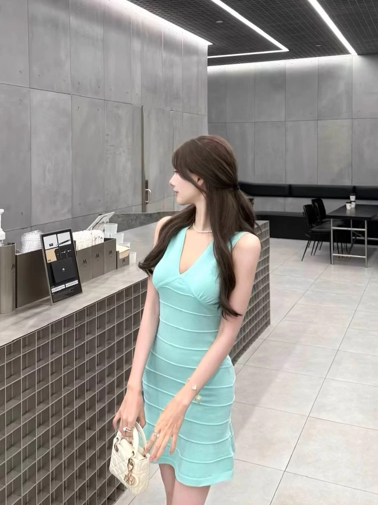 向晚·富家千金v领收腰修身显瘦气质弹力针织连衣裙女