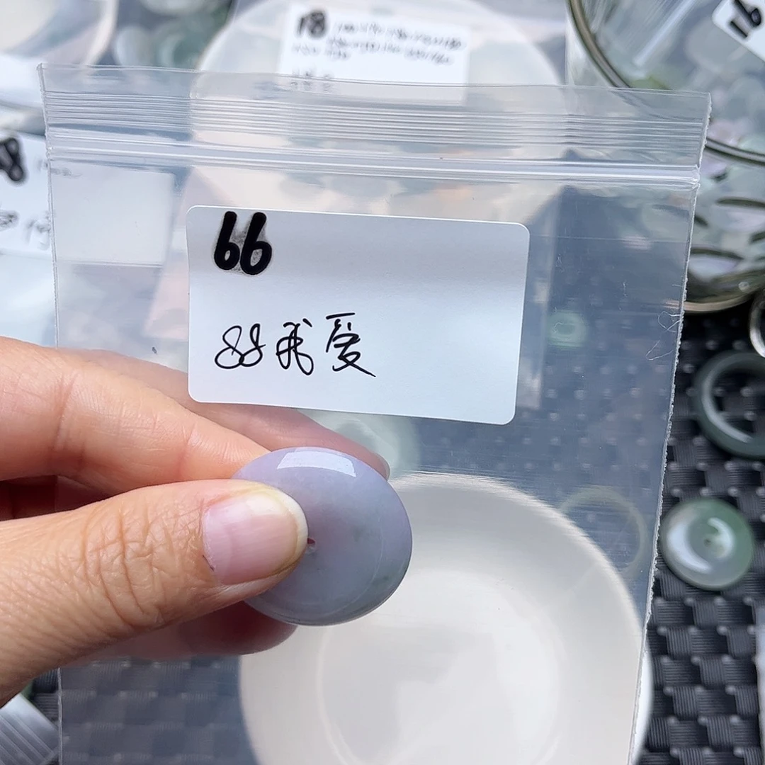 翡翠未镶嵌颈饰我**果不