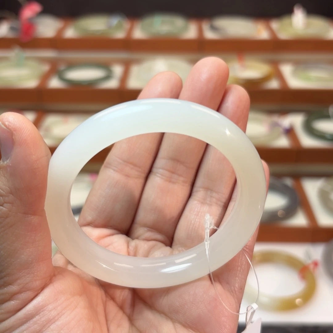 和田玉未镶嵌手镯冰白手镯