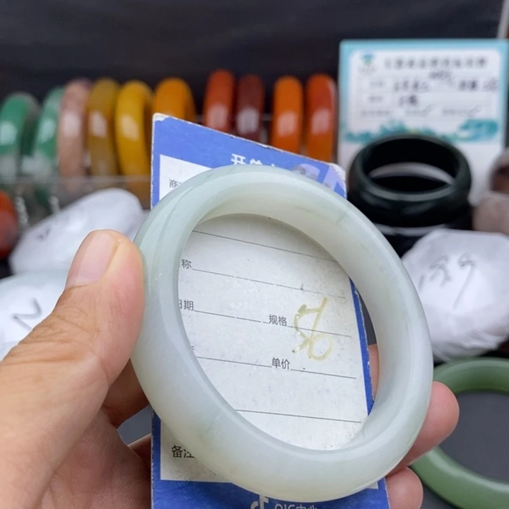 未镶嵌手镯石英质玉