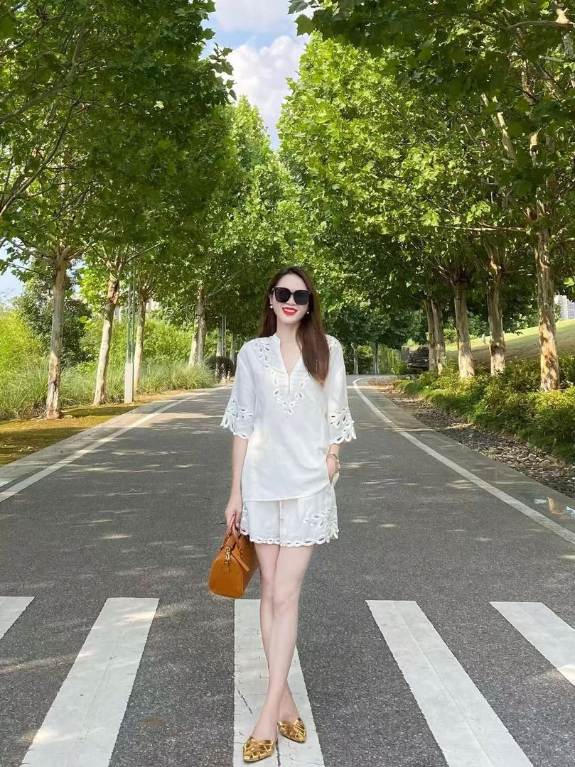 2025夏季新款韩系气质重工镂空刺绣花边V领中袖T恤抽绳显瘦短裤