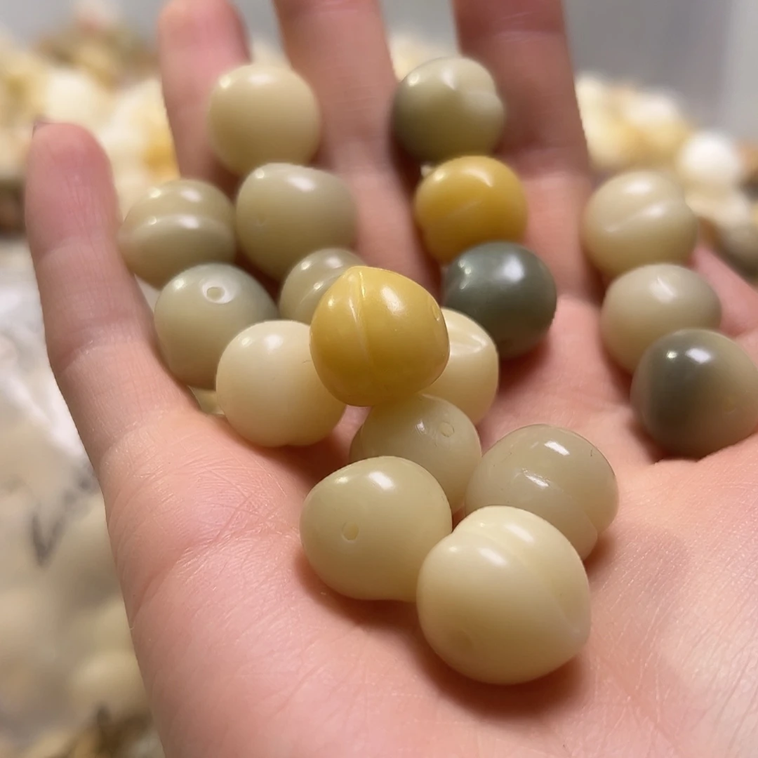 白玉菩提吊坠6颗卡15屁桃 两单宠2颗