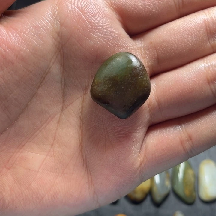 P***l和田玉未镶嵌珠宝奇石