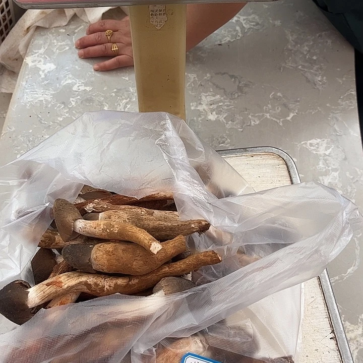 婷***妈云南野生菌各种新鲜菌菇中国大陆