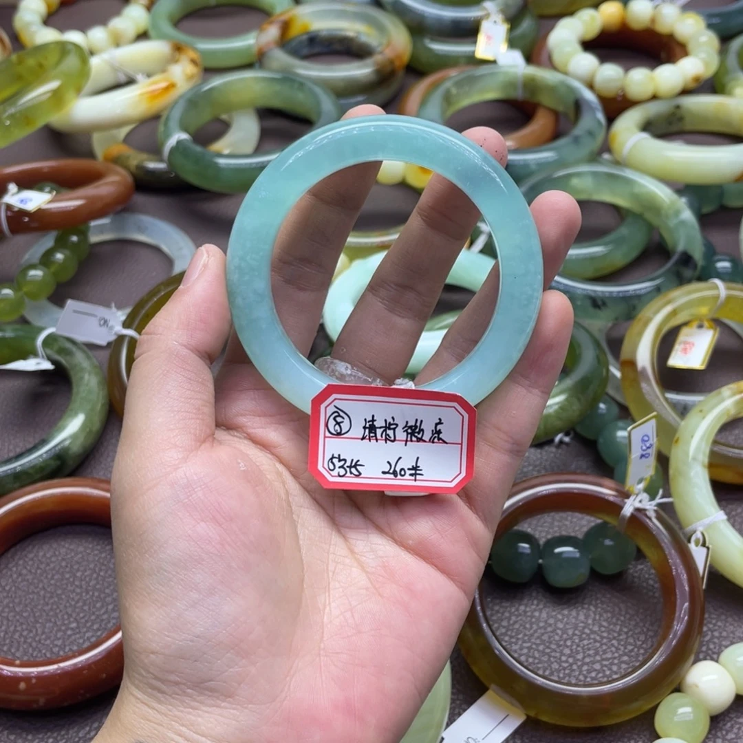 清****蛇纹石玉未镶嵌手镯