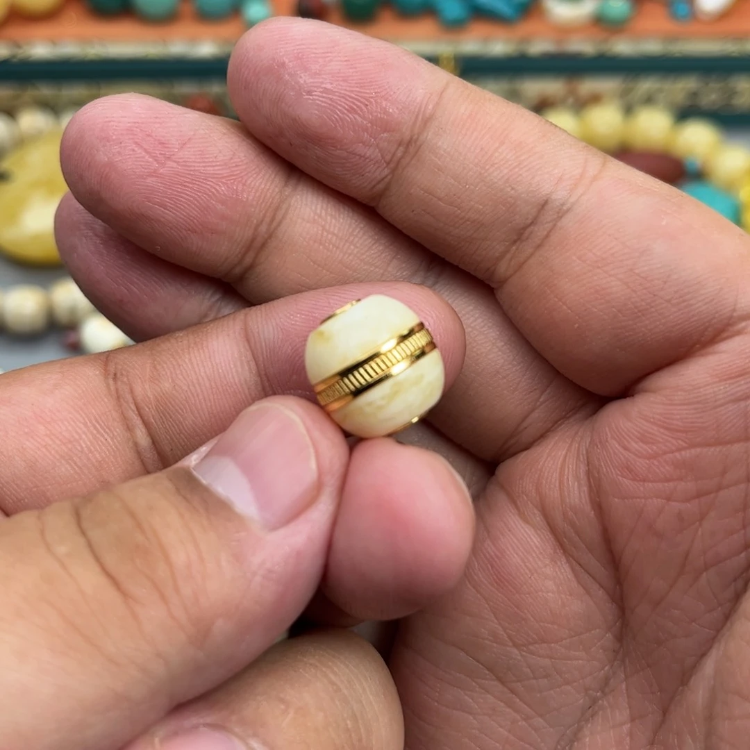 未镶嵌琥珀珠宝奇石20