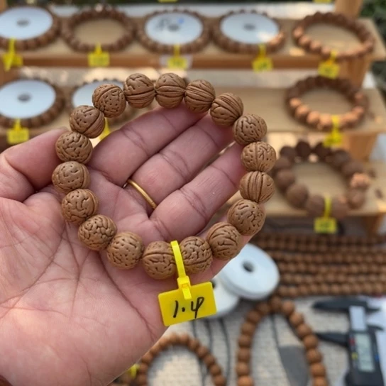 东***起木质非金属野生桃核