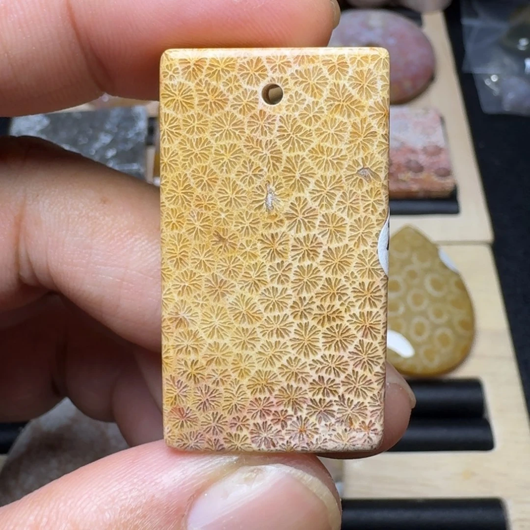 硅化玉未镶嵌纯天然色有机玉石保真色瑕疵特价不退换