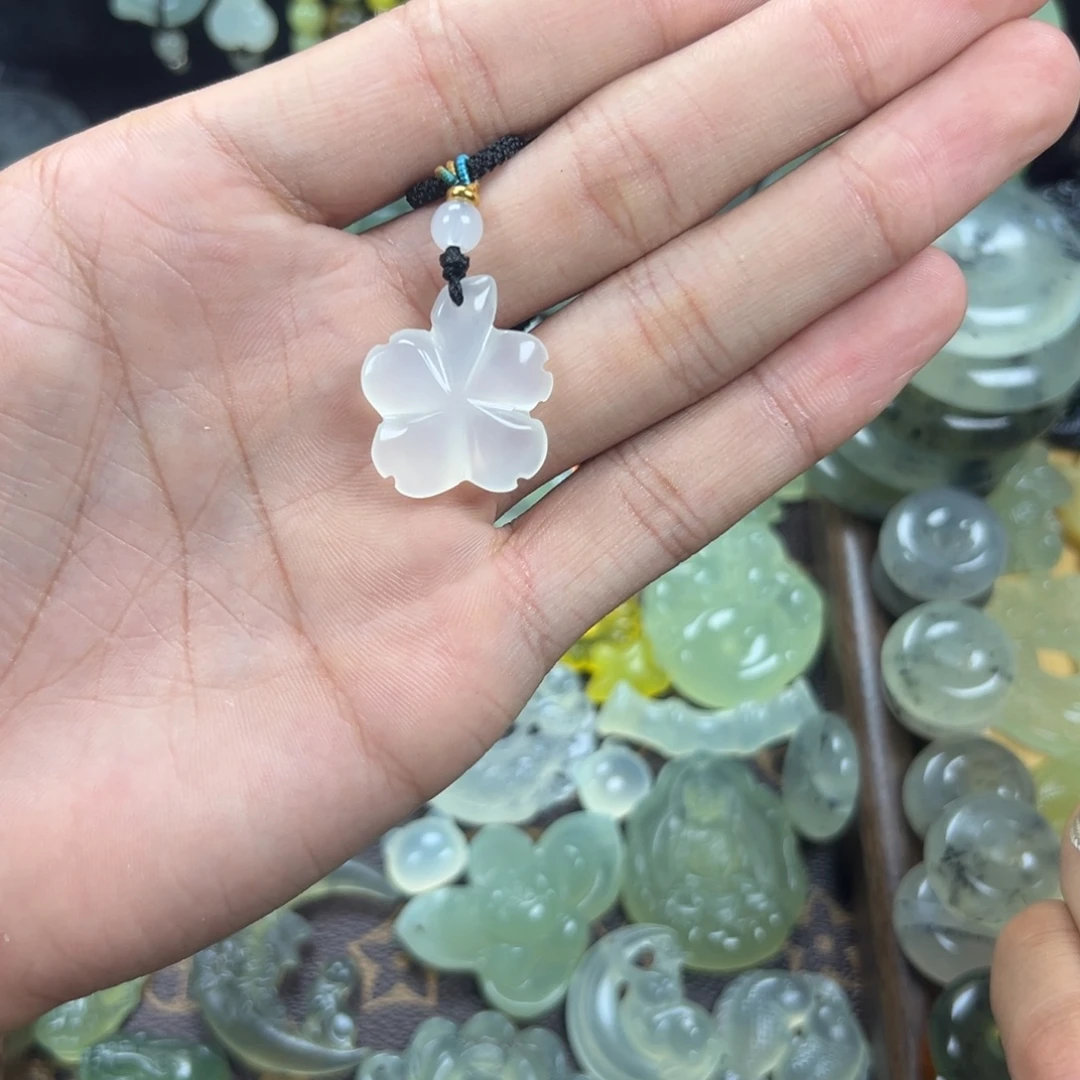 未镶嵌蛇纹石玉颈饰