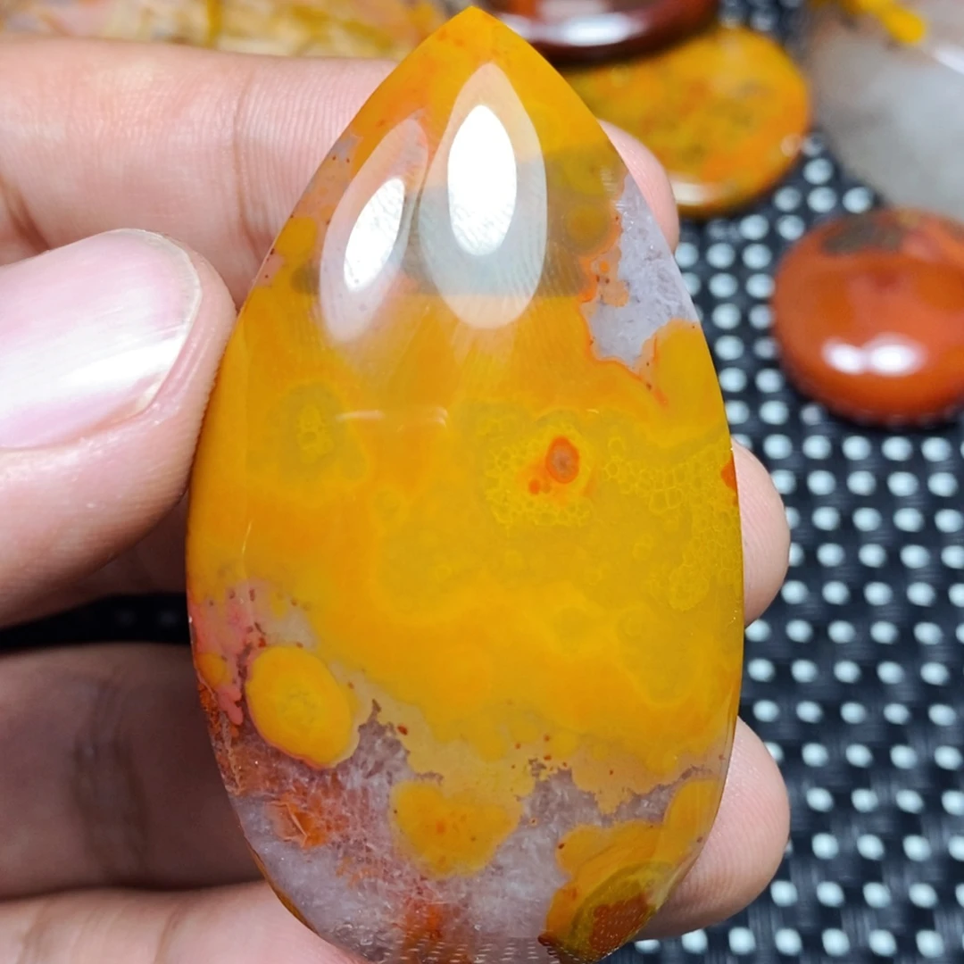 未镶嵌颈饰玛瑙/玉髓田*
