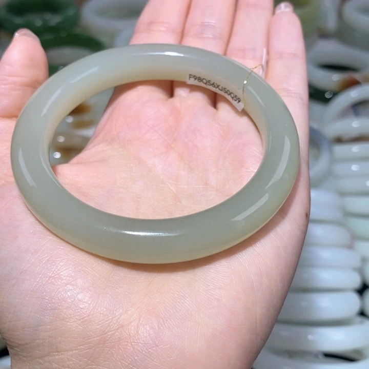 和田玉手镯未镶嵌冰晴镯