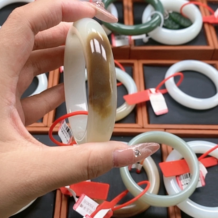 【闪购商品】未镶嵌手镯和田玉