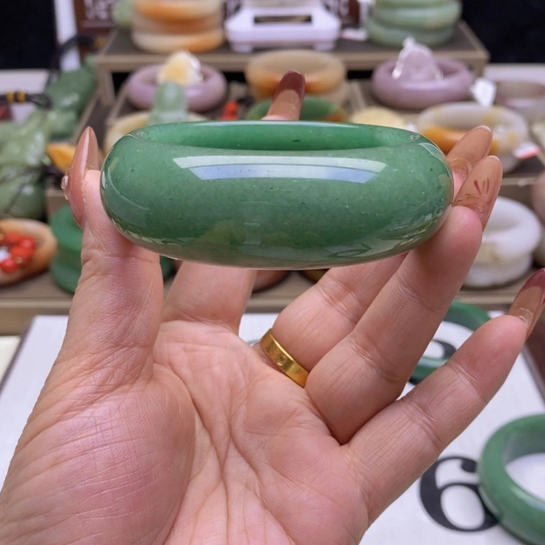 【闪购商品】石英质玉手镯未镶嵌心**成