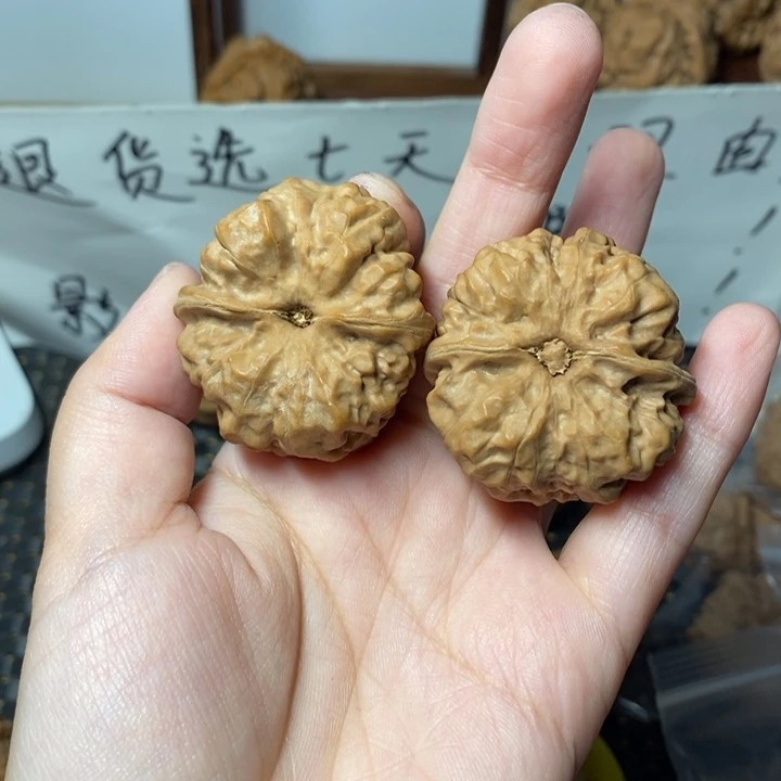 王***雨把件文玩核桃蛤蟆头39