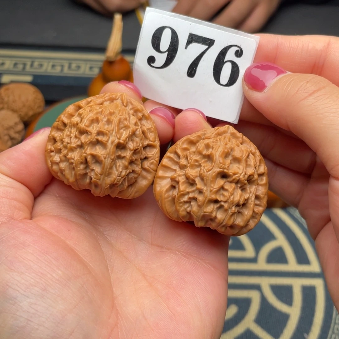 文玩核桃吊坠S*T39全品三角白976号