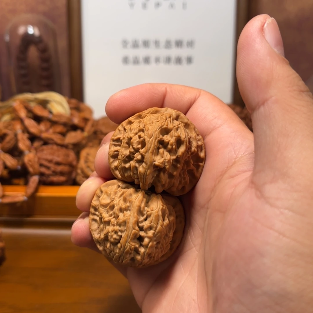 文玩核桃吊坠白狮子Q5413