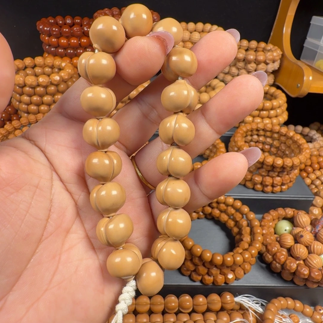 猴头核桃吊坠柯基屁桃