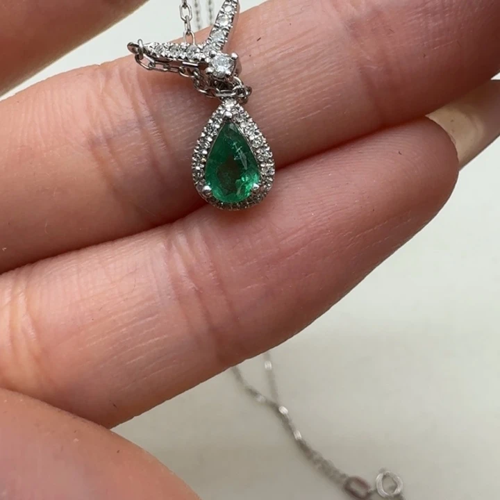 18K金镶嵌颈饰祖母绿