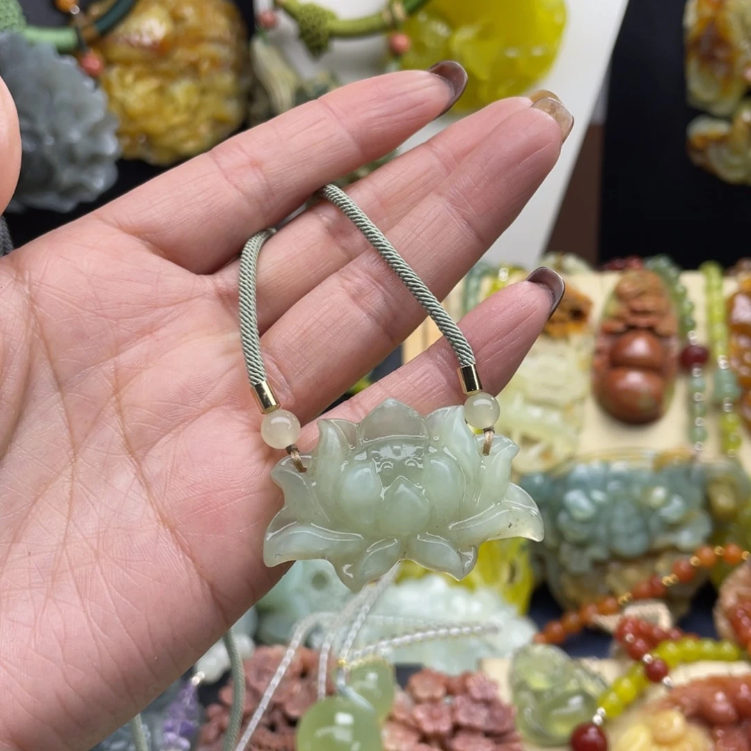 未镶嵌蛇纹石玉颈饰