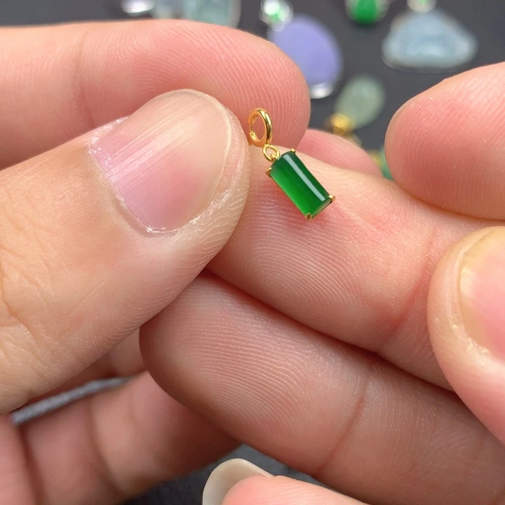 【闪购商品】翡翠18K金镶嵌颈饰翡翠