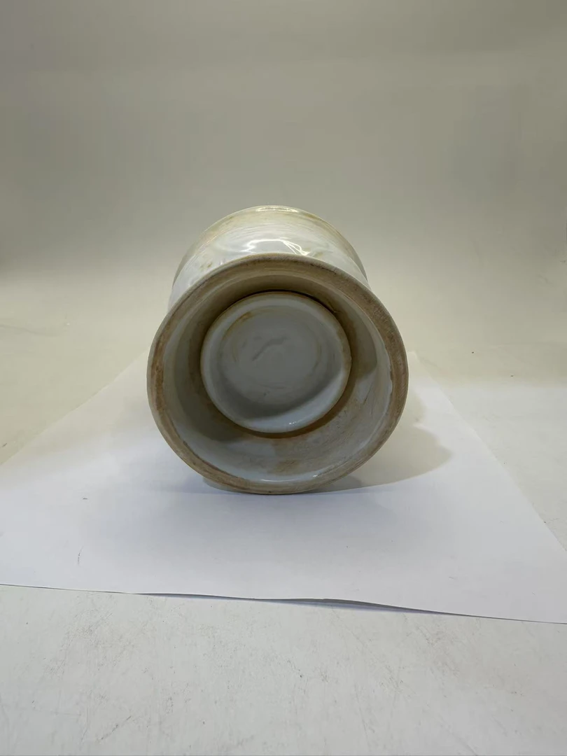 F025/YY  甜白釉瓶