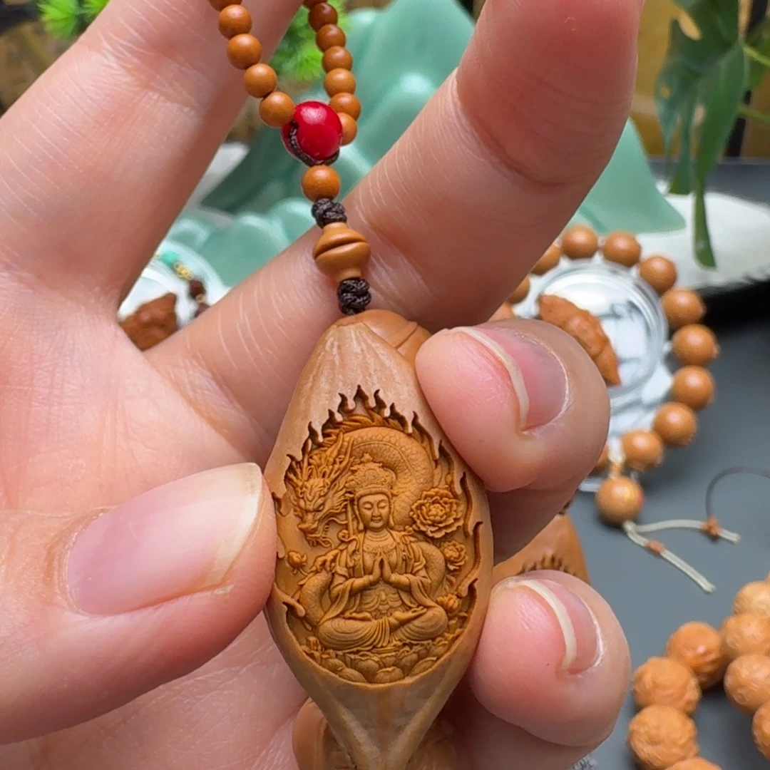 把件橄榄核龙。把件