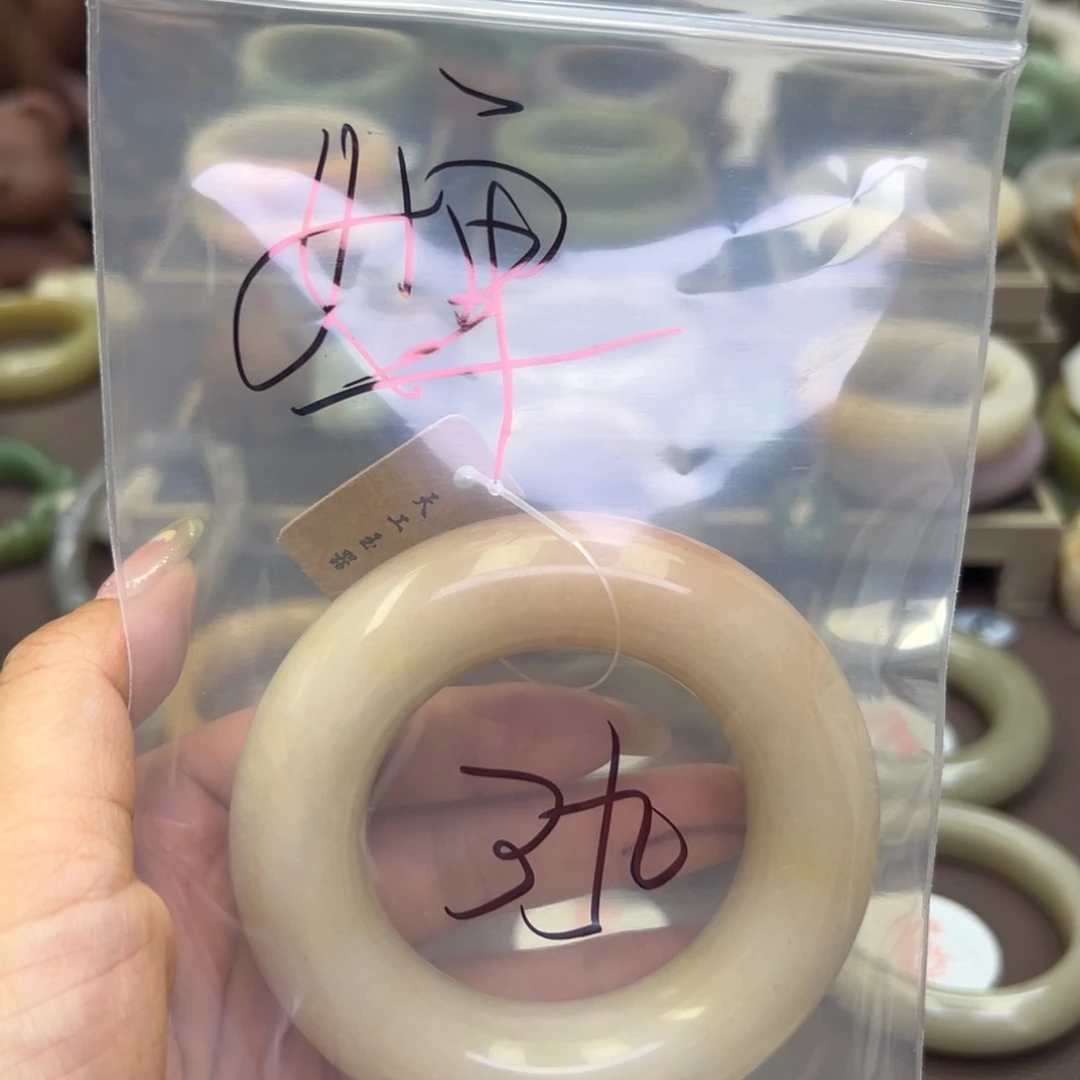 石英质玉手镯未镶嵌@****?