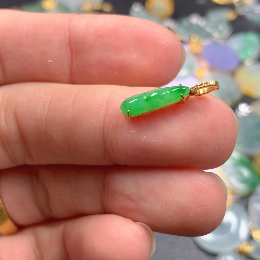 【闪购商品】翡翠颈饰18K金镶嵌?*仔翡翠