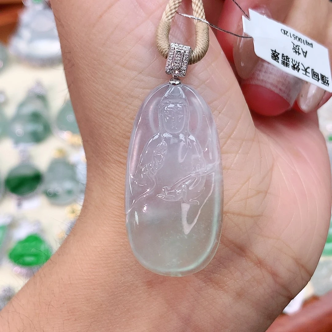颈饰18K金镶嵌翡翠观音