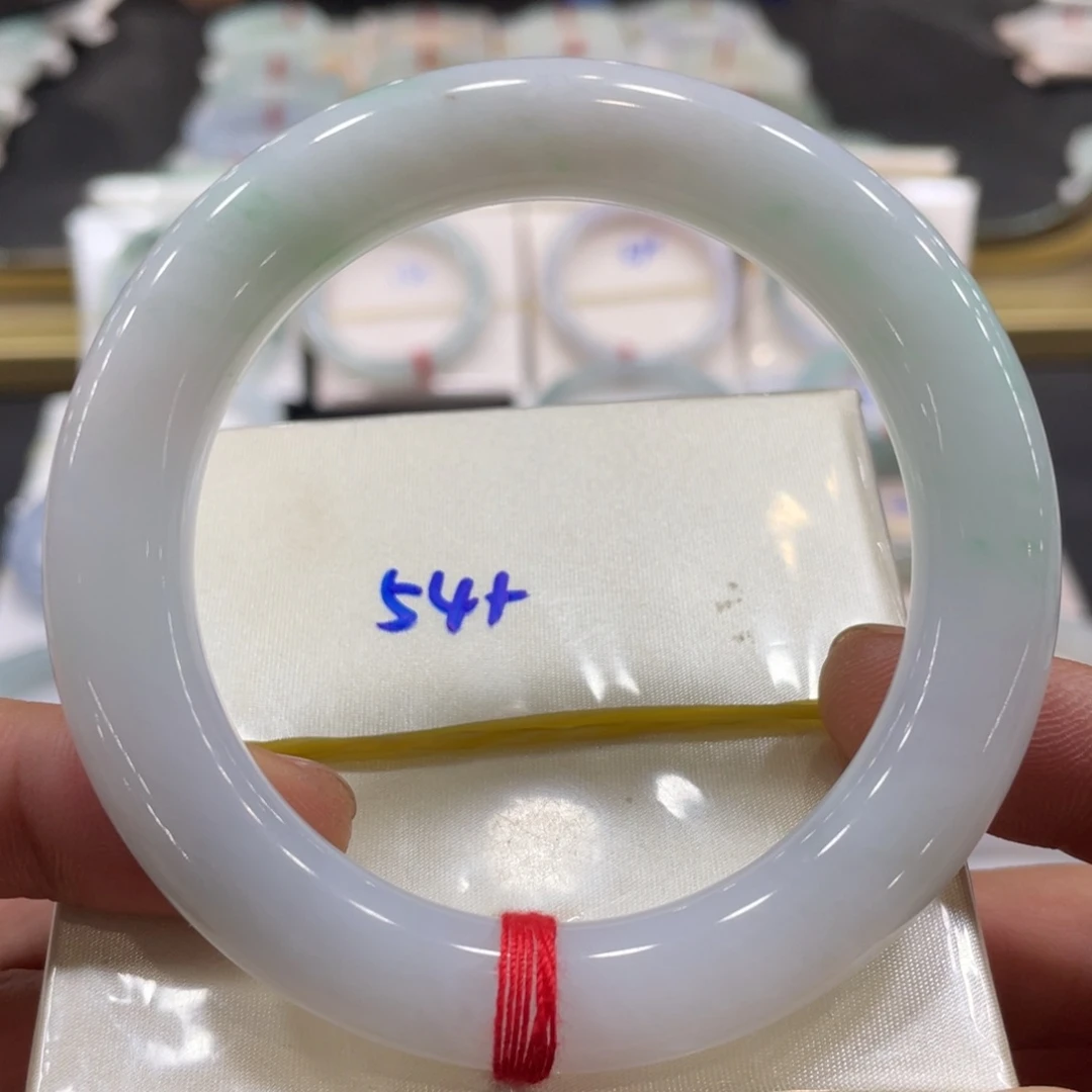 翡翠手镯未镶嵌翡翠手镯