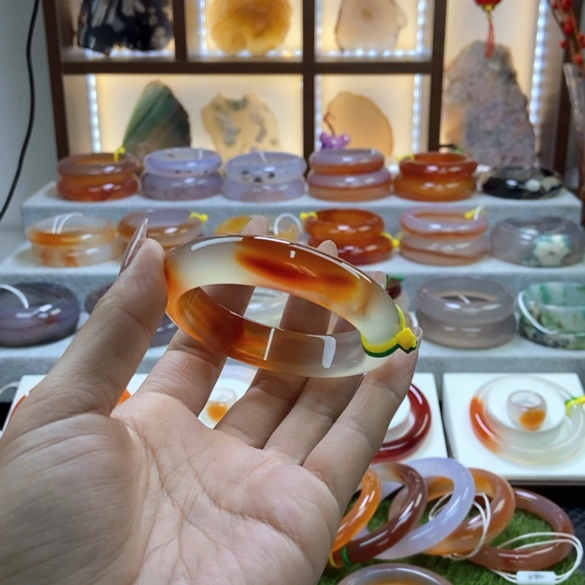 【闪购商品】玛瑙/玉髓手镯未镶嵌美***伊