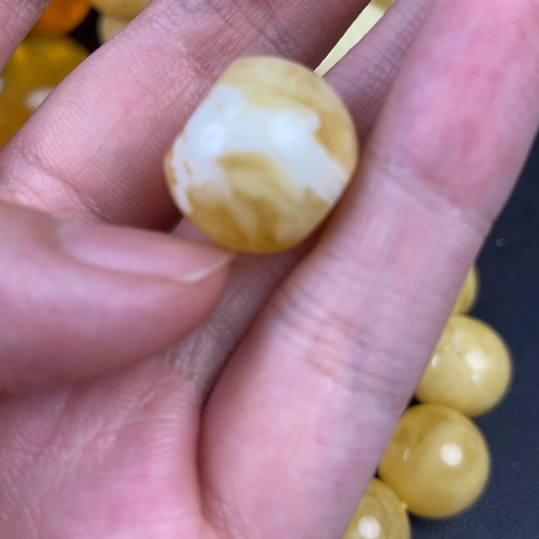 裸石琥珀未镶嵌金瓷白1