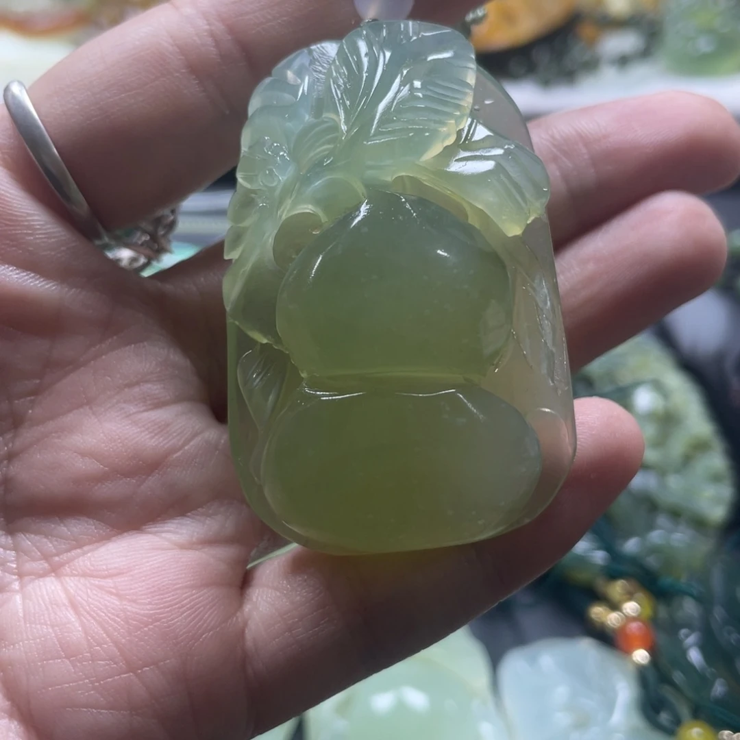 蛇纹石玉颈饰未镶嵌