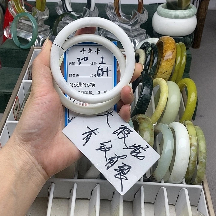 蛇纹石玉未镶嵌手镯