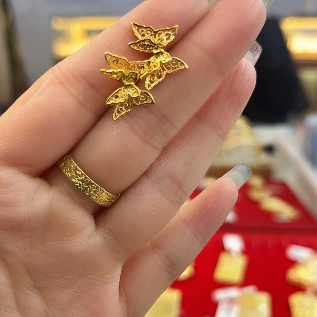 足银立体蝴蝶耳钉