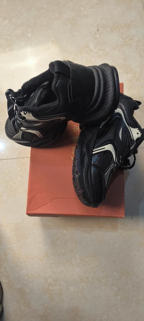 时尚精品女士休闲鞋