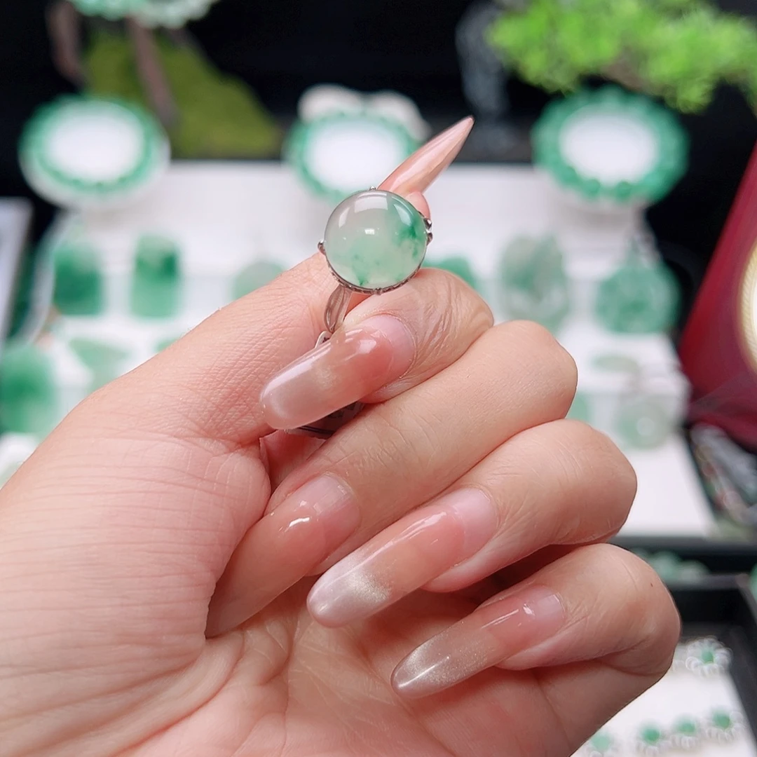 石英质玉（非洲翠）未镶嵌戒指