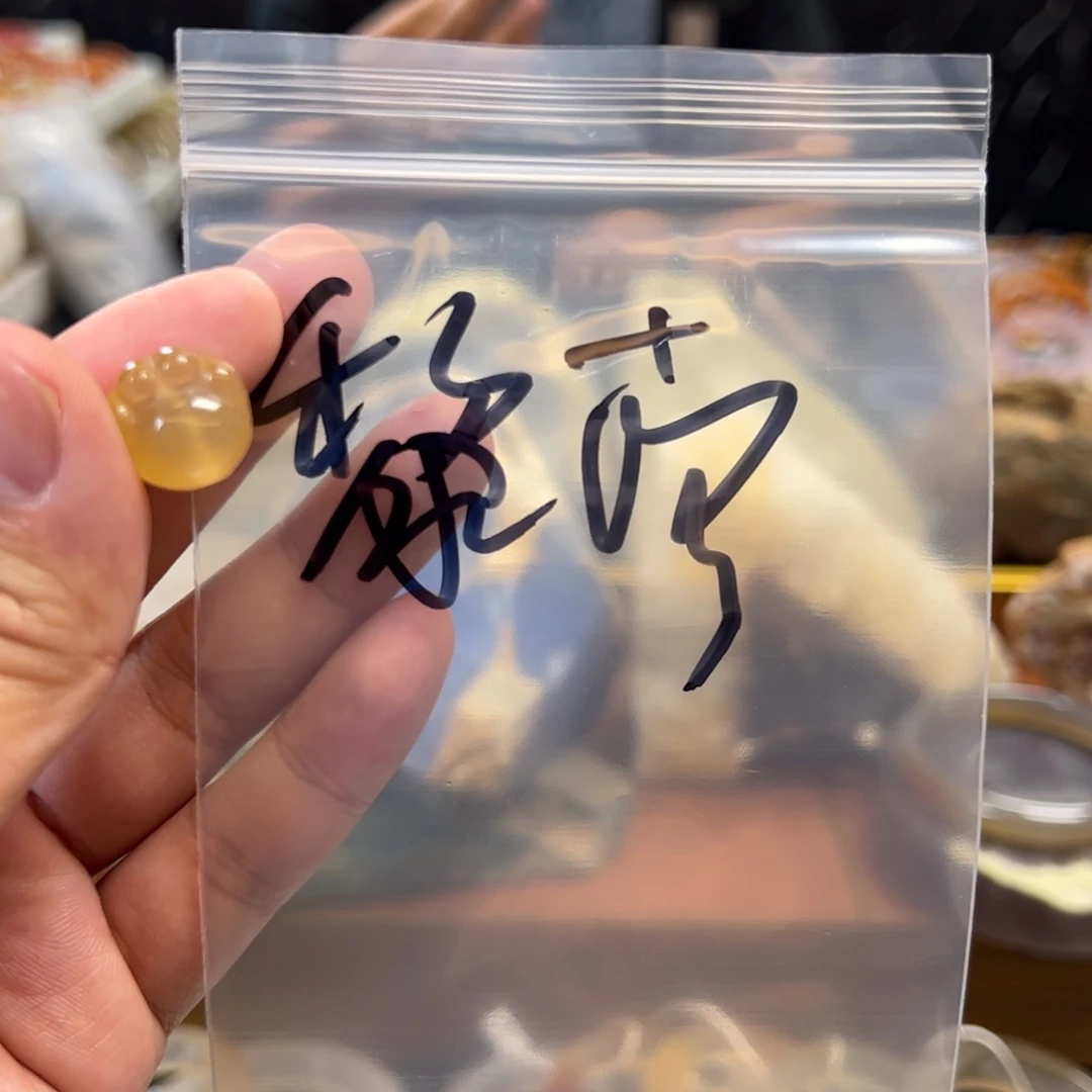 黎***落玛瑙/玉髓未镶嵌珠宝半成品