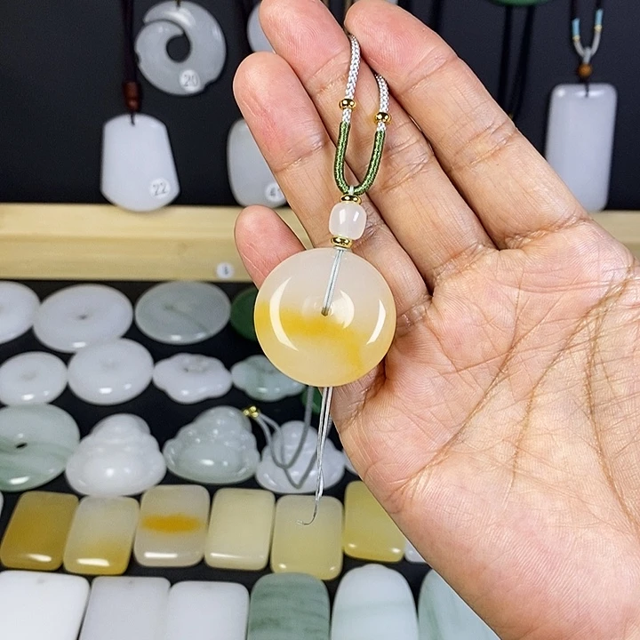 东陵石未镶嵌颈饰