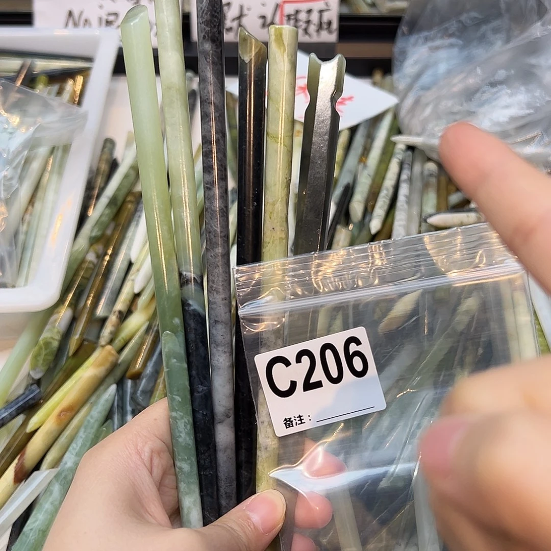党***涵未镶嵌蛇纹石玉发饰