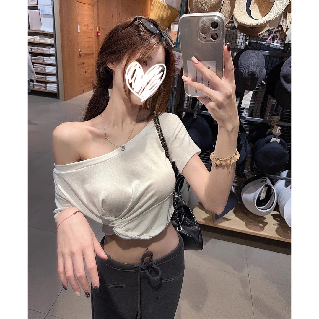 辣妹风扭结斜肩短袖T恤2025夏季新款纯欲修身露肩小众短款上衣女