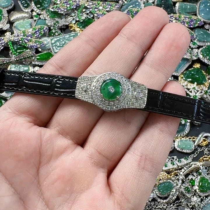 翡翠颈饰未镶嵌天然A货翡翠放漏