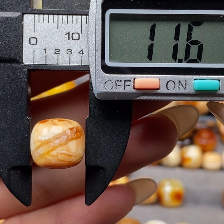 未镶嵌琥珀珠宝奇石