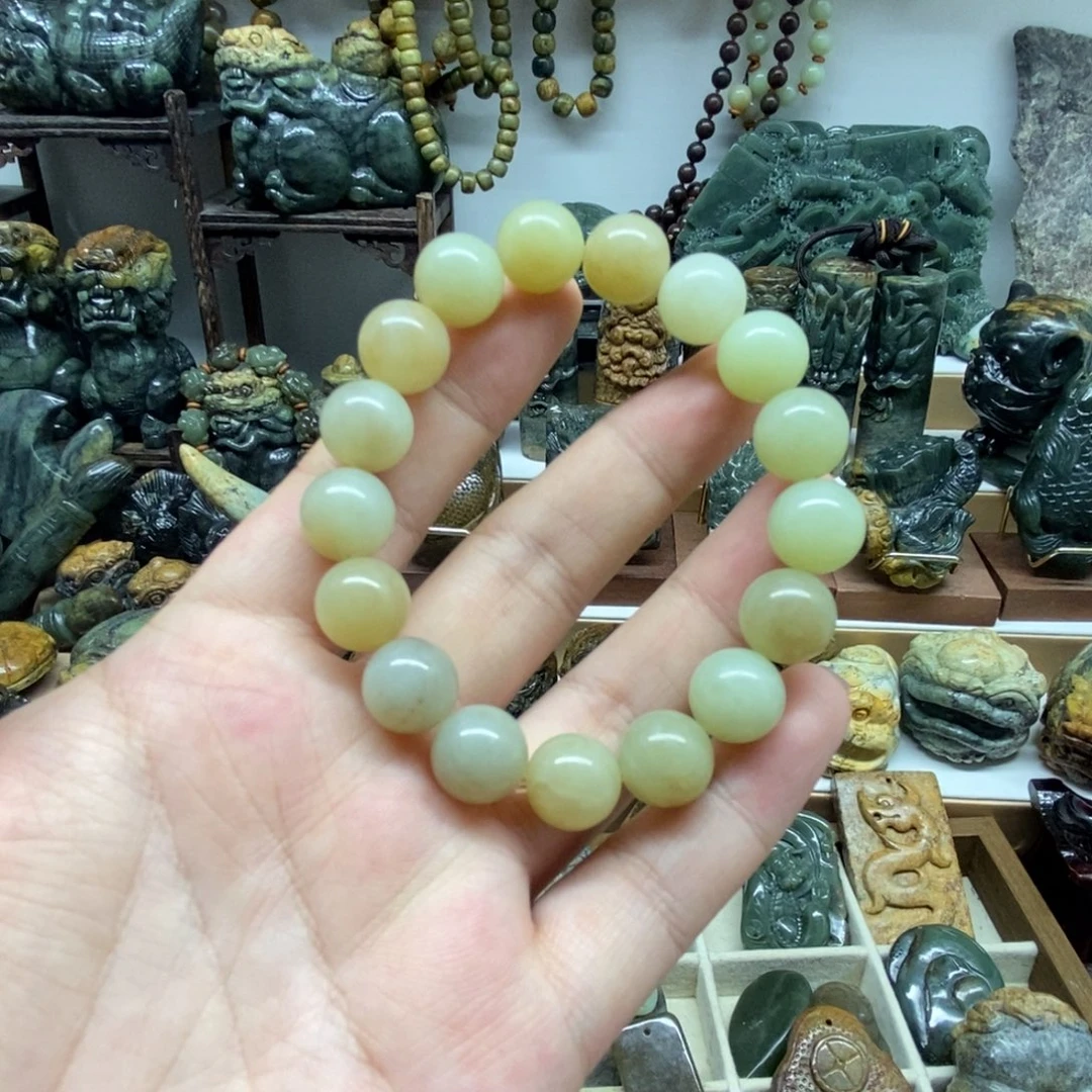 未镶嵌岫岩老玉（透闪石质玉）把件