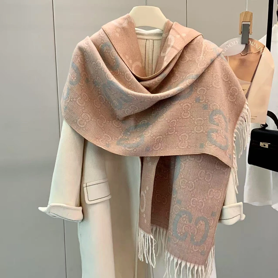 秋冬新款加厚字母C围巾男女保暖百搭流苏披肩双面围脖简约柔软