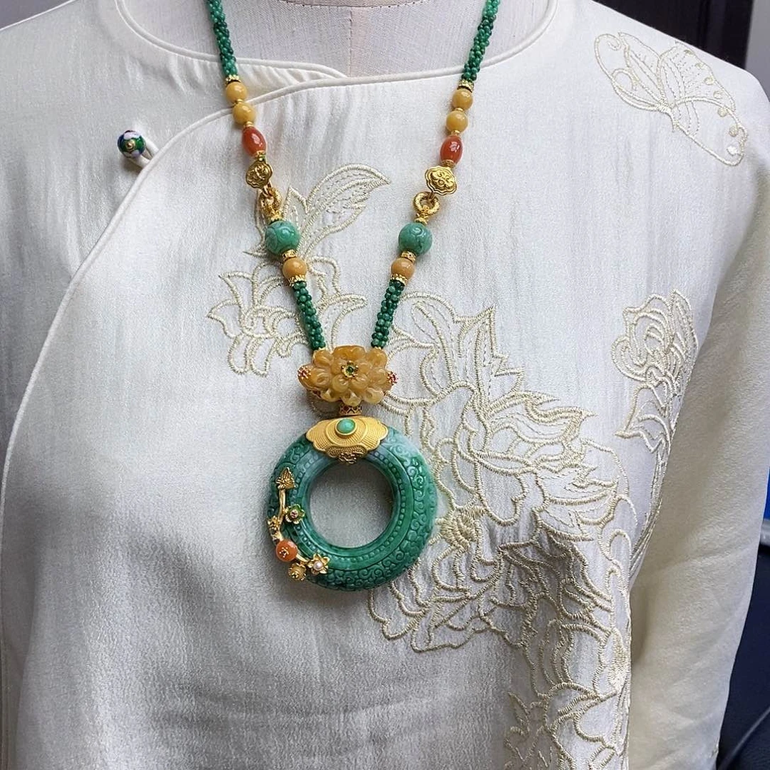 翡翠颈饰未镶嵌天然