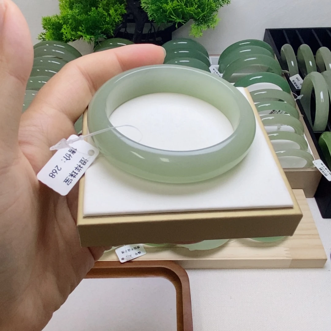 东陵石未镶嵌手镯