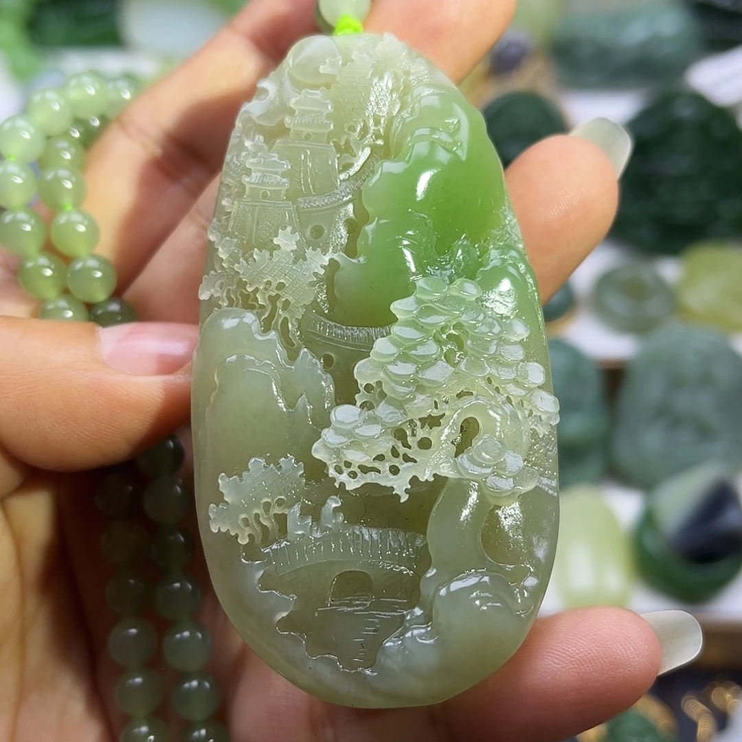 和田玉未镶嵌颈饰翠青