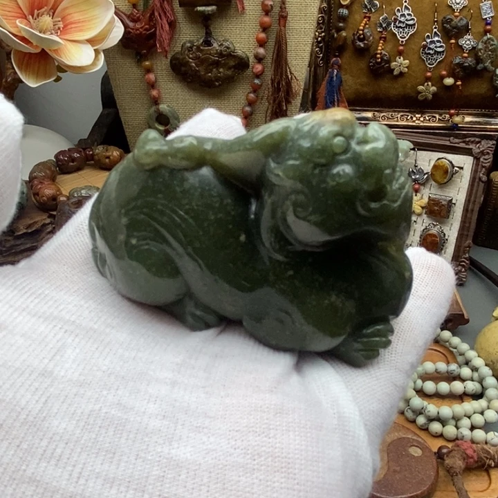 未镶嵌岫岩河磨玉（透闪石质玉）挂件