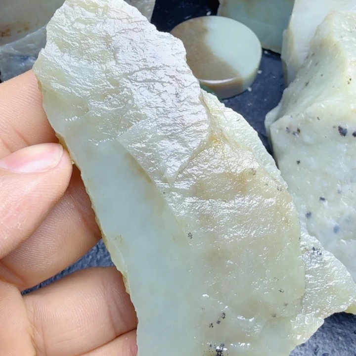 和田玉（糖玉）未镶嵌珠宝奇石